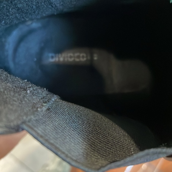 H&M Divided ankle boot. Rubber 1.5” platform sole. Pull on with pulls. Look new! - Picture 7 of 8